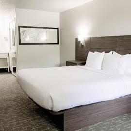 Quality Inn & Suites Lathrop，位于莱思罗普的酒店