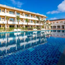 Villa Blanca Hotel & Restaurant，位于柴老海滩的酒店