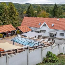 Forrás Panzió és Apartman，位于欧尔菲的酒店