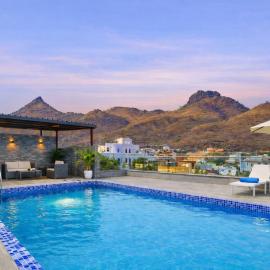Mangal Hotel & Resorts Pool，位于乌代浦的酒店