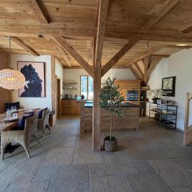 Black Cockatoo Lodge close to Bern and Thun，位于Oberdiessbach的酒店