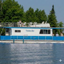 Luxury Bass Houseboat - Party Platform - Group of 6 People - HB09，位于Babbitt的酒店