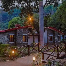 Tripp Jim Corbett A River Access Resort，位于Marchula的酒店