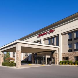 Hampton Inn Frostburg，位于Frostburg的酒店