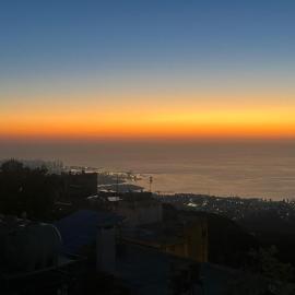 Mini 1BR Studio Central Broumana with Sea View，位于布罗马纳的酒店