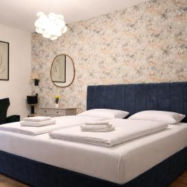 Hotel Triangle，位于克洛斯特新堡的酒店