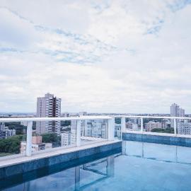 BE Deodoro, prédio novo! completo, com piscina e academia, perto do mercado público，位于马林加的酒店