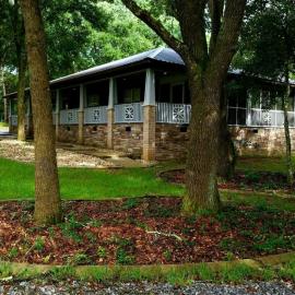 Charming Country Cabin with Self Check In，位于Irvington的酒店