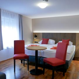Hotel Linde-Sinohaus，位于卢斯特瑙的酒店