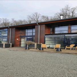 Chalet in Odeigne with Private Pool & Sauna，位于Manhay的酒店
