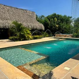 Villa de Lujo con Piscina y Jacuzzi Privado，位于Sabanagrande的酒店