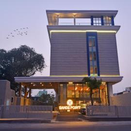 Sands Point Hotel，位于蓬蒂切里的酒店