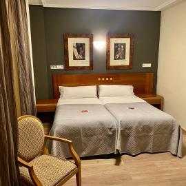 Hotel Paris Centro，位于萨拉戈萨的酒店