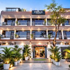 Frolic Hotel Near Sec 52 Noida Metro Station，位于诺伊达的酒店