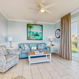Conveniently located Gulf condo with spacious layout pool & pickleball，位于Seacrest的酒店