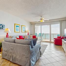 Gulf-front condo with bicycles lazy river & pickleball，位于Seacrest的酒店