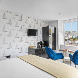Golden Vanity Suite - Sea View - Free Wi-Fi，位于布里克瑟姆的酒店