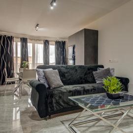 Peaceful 3BR Escape Near the Sea with Terrace，位于比尔泽布贾的酒店