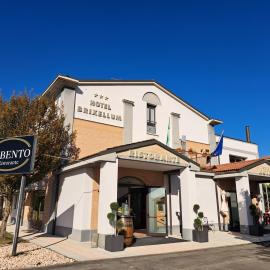 Hotel Brixellum，位于布雷谢洛的酒店