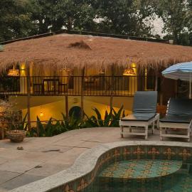 Standalone "Greek" Jungle House, walking distance to Thalassa and Boiler Maker，位于西奥利姆的酒店