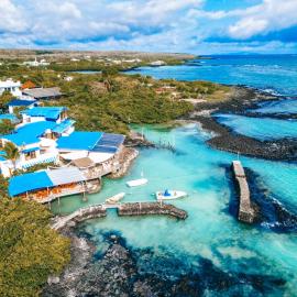 Blu Galapagos Sustainable Waterfront Lodge，位于阿约拉港的酒店