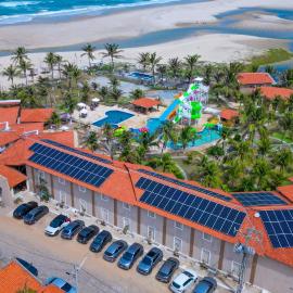Jangadeiro Praia Hotel Resort - Parque Aquático e Pé na Areia，位于阿奎拉兹的酒店