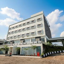 Lakeside TELL Cikarang，位于Ceper 2的酒店