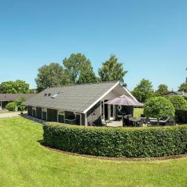 3 Bedroom Beautiful Home In Hejls，位于海耶斯的酒店