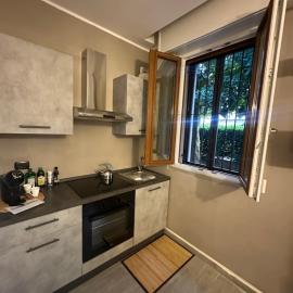 Casa strauss, elegante bilocale immerso nel verde，位于林比亚泰的酒店