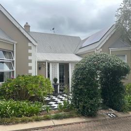 Lalla's Cottage，位于佛维斯的酒店
