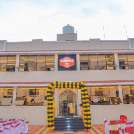 Hotel Gurudev Inn，位于Junnar的酒店