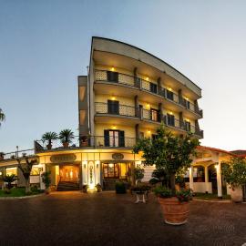 Hotel Ristorante Donato，位于Calvizzano的酒店