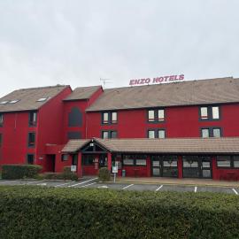 Enzo Hotels Vierzon by Kyriad Direct,位于维耶尔宗的酒店