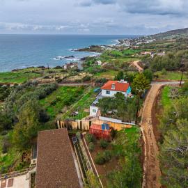 Seaview Paradise Villa with private pool & jacuzzi in Pomos Paphos，位于波莫斯的酒店