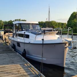 Unique stay on a modern motor yacht - Natural Harbour，位于马克内瑟的酒店