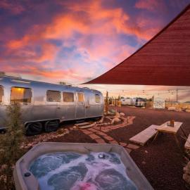 The Outpost Grand Canyon，位于威廉姆斯的酒店