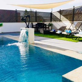 Sofia Luxury villa with 3 suite bedroom with 3 private bathroom，位于Emba的酒店
