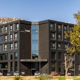 Hotel Cube，位于巴尔的酒店