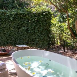 Walk To Beautiful Beach and Bushwalking Trails，位于克里卡尔的酒店