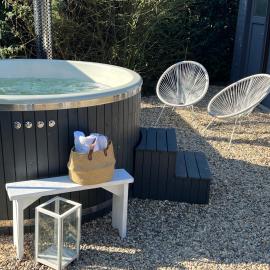 House Lexington mit Sauna & Whirlpool am See，位于韦特林根的酒店