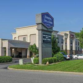 Hampton Inn & Suites Youngstown-Canfield，位于Canfield的酒店