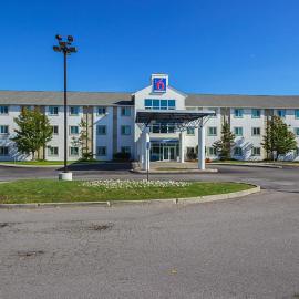 Motel 6-Whitby, ON - Toronto East，位于惠特比的酒店