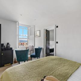 Leader Suite - Sea View - Free Wi-Fi，位于布里克瑟姆的酒店