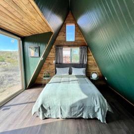 Starwalk Modern A-Frame #1，位于Meadview的酒店