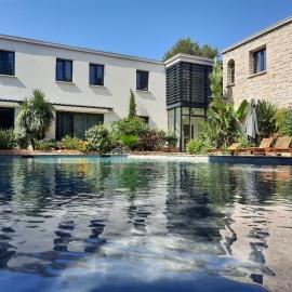 HPC Suites - Cassis Centre - Parking Securisé et Piscine Chauffée，位于卡西斯的酒店