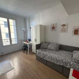 Studio aux portes de Paris，位于让蒂伊的酒店