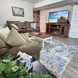 Cozy Lawrence 1BR Near KU - Wi-Fi & Patio，位于劳伦斯的酒店