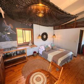 Tiny House Al lado del río，位于利纳雷斯的酒店