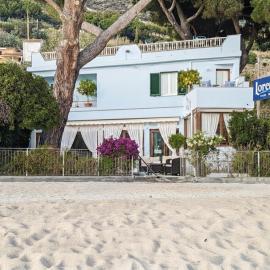 Hotel Lorenza B&B e Mini Suite，位于Cavoli的酒店