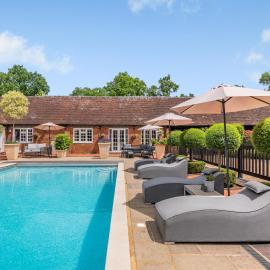 The Pool House - Uk49372，位于Send的酒店